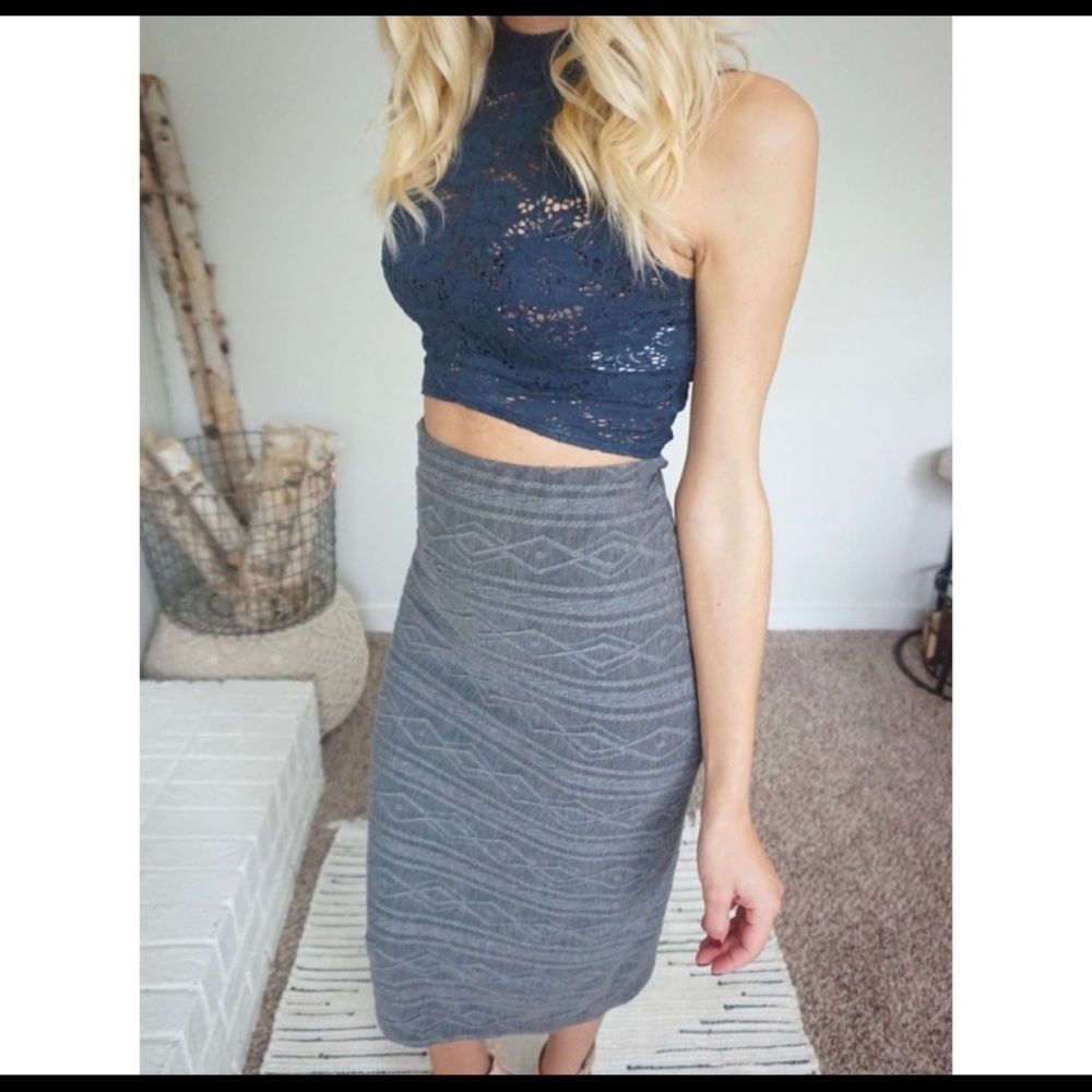 🌸 Grey Fabric Back Slit Pencil Skirt